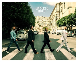 Modica e il corso come Abbey Road in uno scatto da leggenda Beatles...