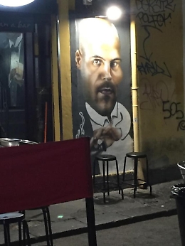 Catania, il sindaco fa rimuovere il murales che inneggia a Gomorra