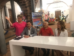 Misterbianco, Re Burlone in "t-shirt" saluta l'estate