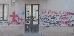 «La mafia è giusta, non perdona»:
scritta shock "scuote" Adrano