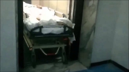 «Quindici minuti in ascensore» e poi muore in ospedale a Palermo