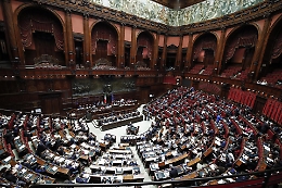 E' sì alla manovra ma non ancora 
alla "quota 100"
e al reddito
di cittadinanza...