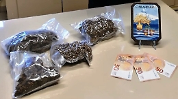 Un chilo di droga nell'armadio e  soldi falsi: arrestato imprenditore