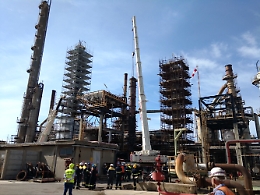 Tra trivelle di mare e di terra, così in Sicilia
si sfruttano i giacimenti di «oro nero»...