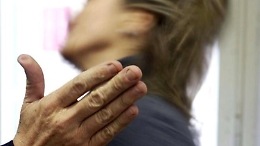 Fratturò la mandibola alla moglie con uno schiaffo: condannato a 2 anni