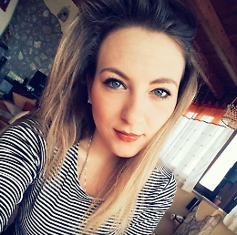 Parigi, Angela è in pericolo di vita
e rischia l'amputazione di gamba