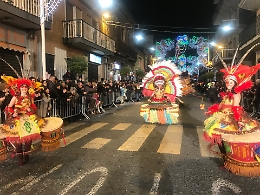 Impazza il carnevale di Misterbianco: gruppi sfilano in costume