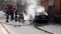 Vittoria: auto in fiamme in Via Generale Cascino