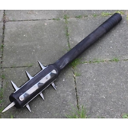 Marsala, con una mazza chiodata nello studio di un notaio: si cerca aggressore