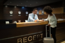 Turista olandese ad albergatore di Lipari: «Sono di colore, in Italia è un problema?»