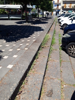 Trecastagni: Piazza Marconi, dovrebbe essere il biglietto da visita del paese