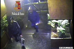 Violenta rapina in casa di anziano, arrestati i tre responsabili