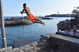 Catania, a S. G. Li Cuti tuffi spericolati: tragedia sfiorata