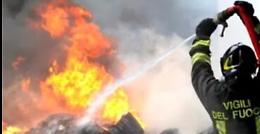 Caltanissetta, in fiamme materiale plastico: lambito un impianto fotovoltaico