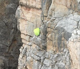 Parapendio sospeso nel vuoto a 2500 metri di quota, salvato pilota