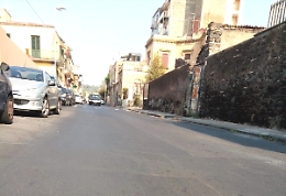 Via Galatioto, scontro tra scooter: giovane in gravi condizioni