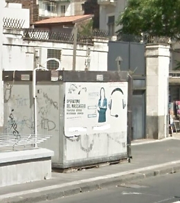 Catania: affissioni selvagge in Viale Vittorio Veneto