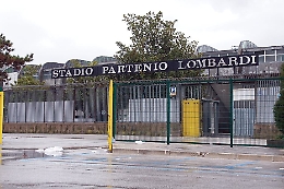 Serie D, botte da orbi negli spogliatoi dopo S. Tommaso-Messina: allenatore ferito