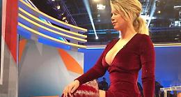 A Tiki Taka Wanda Nara mostra "generosi" dècolletè