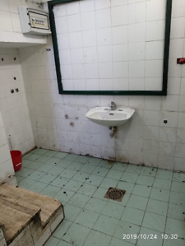 Catania: bagni pubblici da incubo in Piazza Palestro