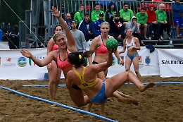 Champions Cup di beach handball a Catania, le azzurre del Blue Team ai quarti