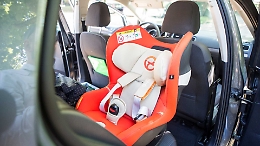 Seggiolini salvabebè, obbligo scatta da domani