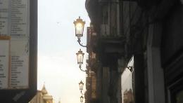 Catania, lampione si stacca e colpisce passante in via Etnea