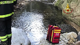 Sortino, corpo senza vita di una donna dentro canalone pieno d'acqua