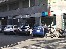 Catania, via D'Annunzio: parcheggio per motocicli occupato da auto
