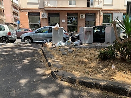 Catania: una zona della citt&agrave; invasa dai rifiuti