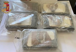Catania, arrestato corriere della droga con 5 chili di cocaina: sul mercato avrebbe fruttato 800 mila euro