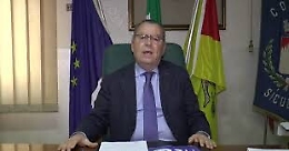 Migranti, dopo l'aggressione al poliziotto, il sindaco sbotta: "Il vaso è colmo"