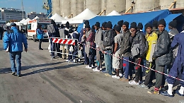 Migranti, a Lampedusa manifestazione per chiudere virtualmente il porto