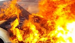 Carini, auto in fiamme sulla Statale 113: tre giovani restano feriti