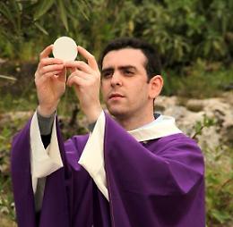 Migranti, parroco di Floridia: &laquo;Non venga a messa chi gioisce per decisione Musumeci&raquo;