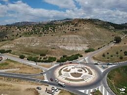 Manomessa la valvola dell'impianto idrico alla rotatoria Giunone