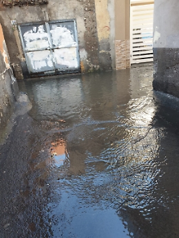 Catania, tombino otturato in via Sturiale: impossibile uscire da casa