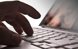 Adescava minori sul web con falsi profili social per compiere atti sessuali: in manette coppia di Termini Imerese