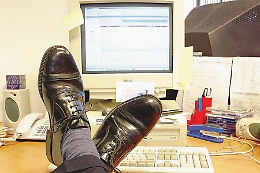 Musumeci li chiama “fannulloni”: ma la Regione siciliana assegna i premi produzione ai dipendenti