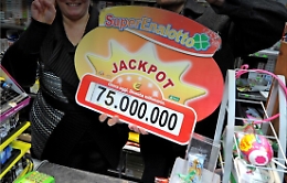 Superenalotto, cresce il jackpot e sale la febbre per il “6” da 75 milioni di euro