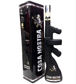 Bottiglie di whisky a forma di mitra e  col marchio «Cosa Nostra» in vendita al Conad: ritirate