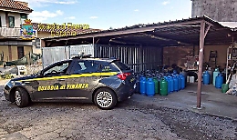 Giarre, bombole di GPL sequestrate in un'azienda: denunciato il titolare