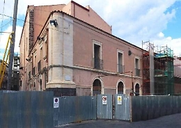 "Frontex assassino" su muro, scattano cinque denunce