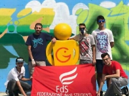 Nascono i writer che agiscono alla luce del sole per abbellire scorci