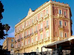 Ortigia, nuova vita per l'Hotel Des Etrangers: affare da 10 milioni