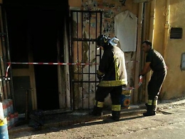 Gela, rosticceria distrutta da un rogo