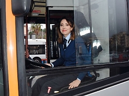 Catania, Rita alla guida del bus: quando l'autista &egrave; donna