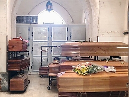 Catania, fetore e bare "parcheggiate": obitorio cimitero come stanza degli orrori