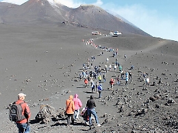 "Parentopoli" Etna, annullato il concorso per le guide sul vulcano