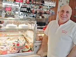 A Padova il pasticcere acese di buon cuore che regala iris e brioches agli ultimi